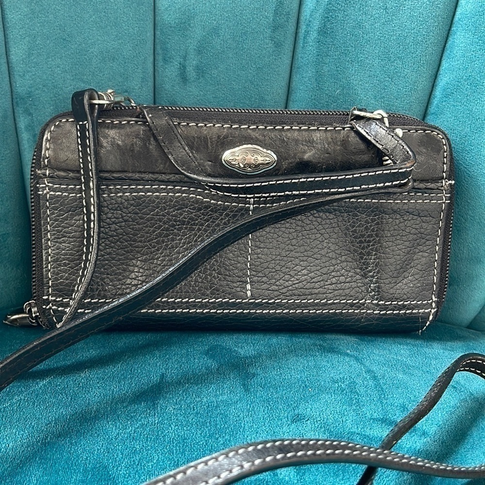 Brighton Vintage Leather Wallet/Wristlet w Crossbody Strap— multi compartments!